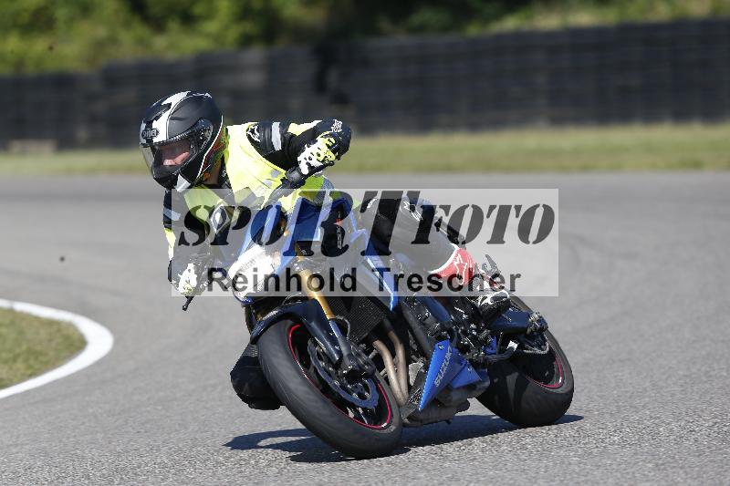 /Archiv-2025/49 26.08.2025 Cornu Master School ADR/blau-bleu/0-4